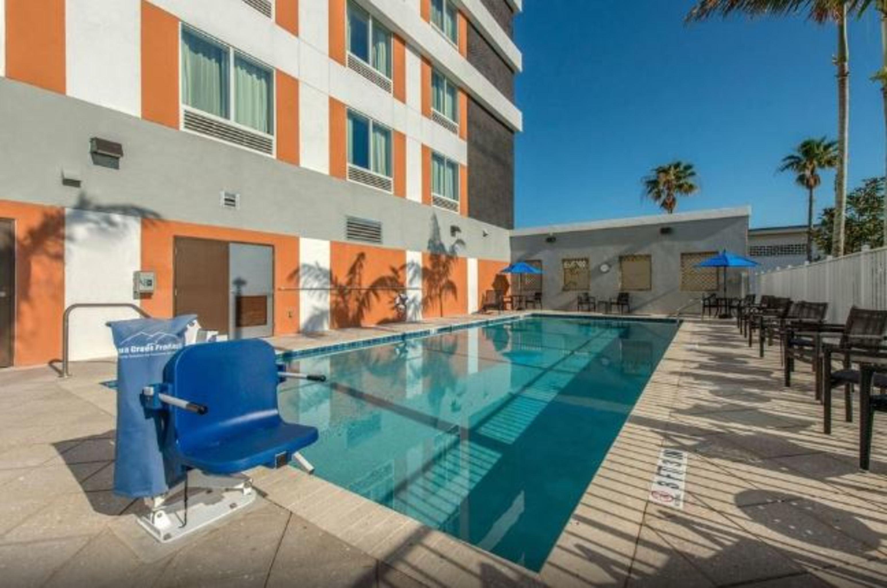 Comfort Suites Fort Lauderdale Airport & Cruise Port Dania Beach Exterior foto